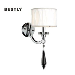 Lampada da parete in cristallo di lusso con paralume in tessuto bianco